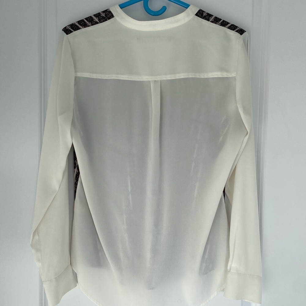 Chic Blouse - Picture 7 of 9